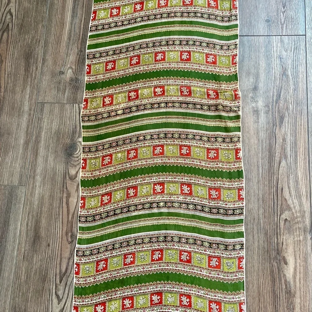 Echo vibrant table